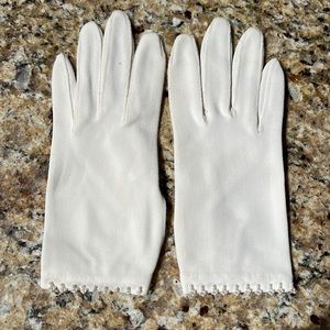 Fabulous Vintage Cream Cloth Dress Gloves